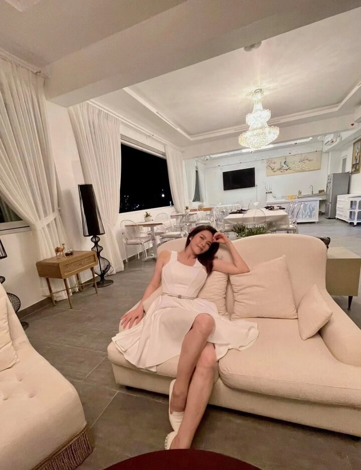 Văn hoá - Lý Nhã Kỳ sở hữu 400 tỷ là "đại gia bất động sản" số 1 Sài Thành, hot girl này cũng không kém cạnh (Hình 3).