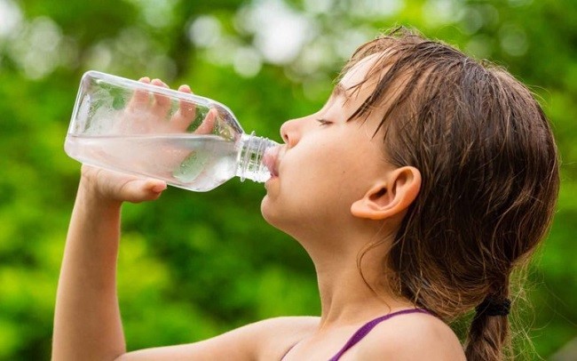 Đời sống - Nắng nóng đỉnh điểm: Trẻ bị say nắng, say nóng cần xử trí thế nào?