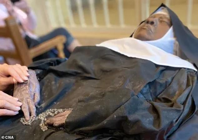 Thế giới - Mỹ: Khai quật mộ nữ tu sau 4 năm chôn cất, kinh ngạc chứng kiến “phép màu” trong quan tài