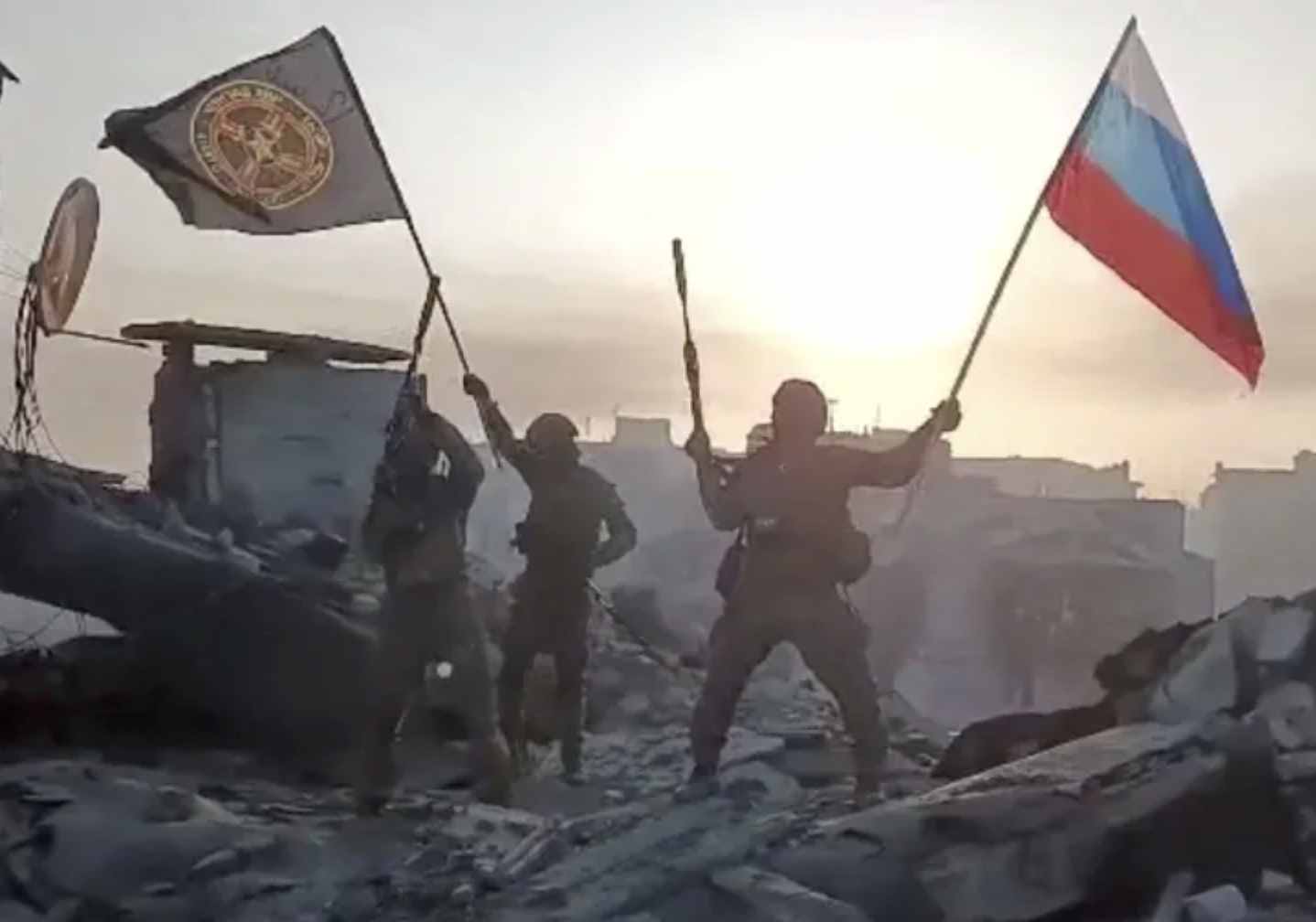 Thế giới - Tướng hàng đầu Ukraine: Đình chỉ tấn công 2 bên sườn Bakhmut (Hình 2).