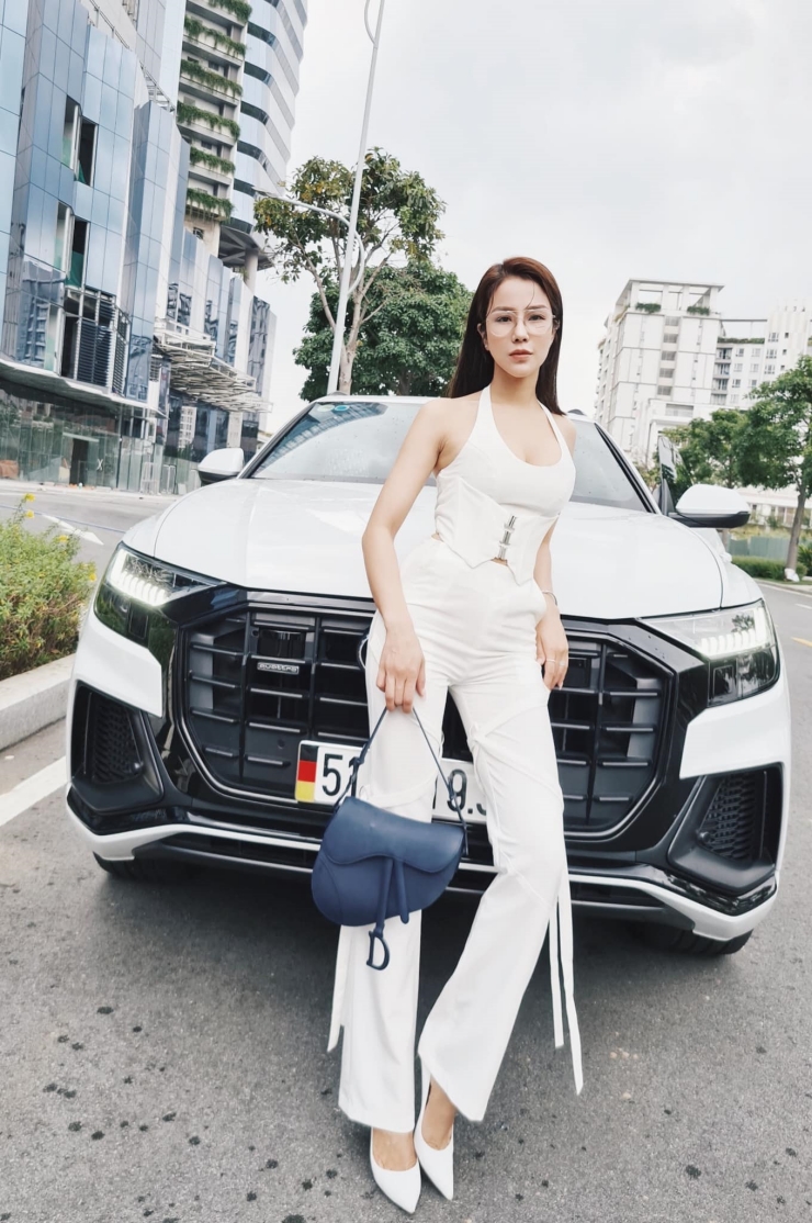 Văn hoá - Từng ở nhà thuê sau ly hôn, Diệp Lâm Anh giờ đây sống trong nhà sang, dát hàng hiệu kín người (Hình 5).