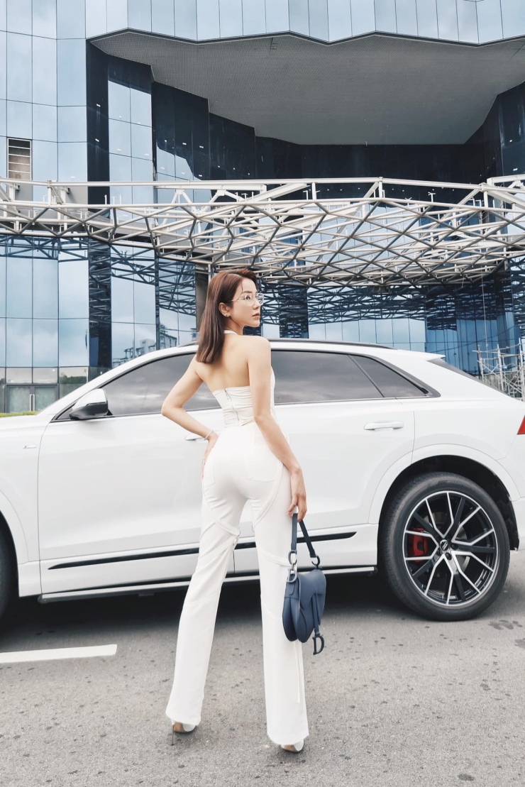 Văn hoá - Từng ở nhà thuê sau ly hôn, Diệp Lâm Anh giờ đây sống trong nhà sang, dát hàng hiệu kín người (Hình 6).