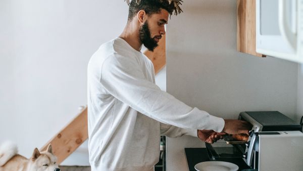 Đời sống - Những lầm tưởng sức khỏe mà nhiều người vẫn nghĩ khi sử dụng lò vi sóng (Hình 2).