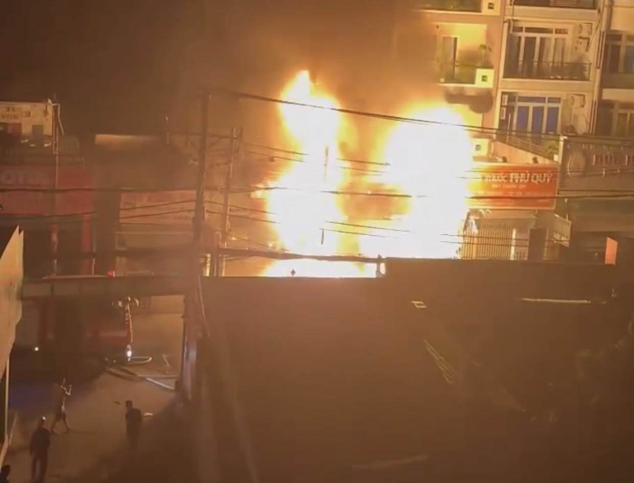 Dân sinh - TP.HCM: Lửa bao trùm căn nhà ở quận Tân Bình