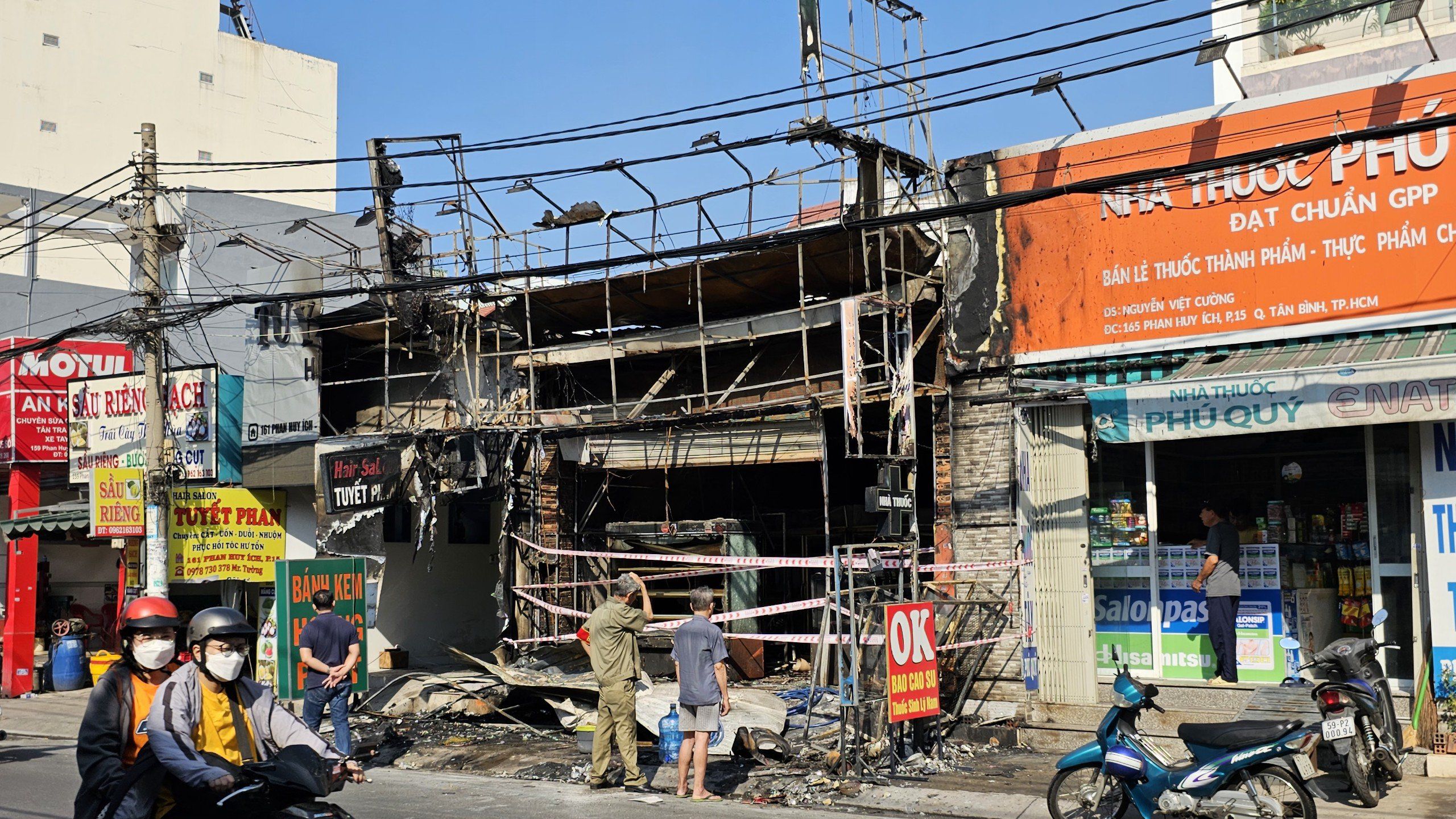 Dân sinh - TP.HCM: Lửa bao trùm căn nhà ở quận Tân Bình (Hình 2).