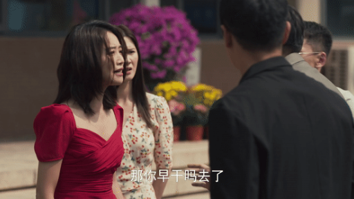 Giải trí - Lưu Diệc Phi gây tranh cãi vì cảnh nữ sinh bị 'đánh ghen' (Hình 2).
