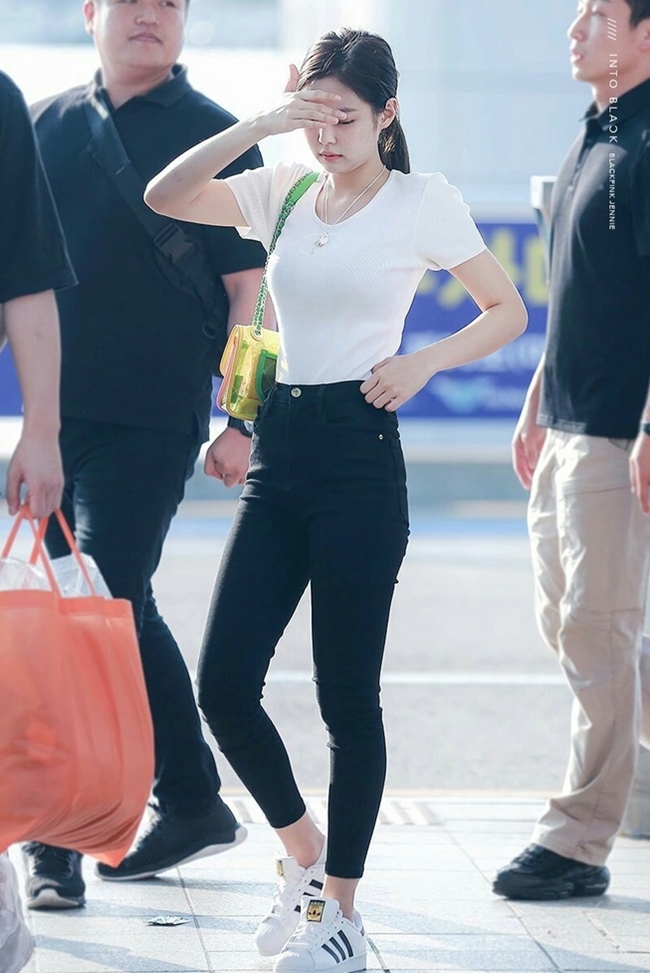 Văn hoá - Học Jennie (Blackpink) cách lên đồ sành điệu với quần jeans (Hình 3).