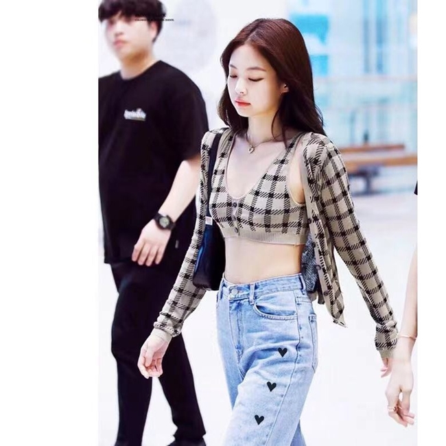 Văn hoá - Học Jennie (Blackpink) cách lên đồ sành điệu với quần jeans (Hình 7).