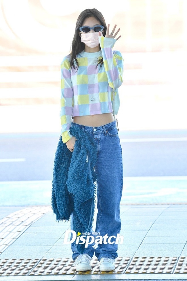 Văn hoá - Học Jennie (Blackpink) cách lên đồ sành điệu với quần jeans (Hình 8).