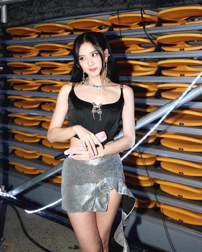 Văn hoá - Đại sứ Dior trẻ như nữ sinh nhờ chân váy mini (Hình 10).