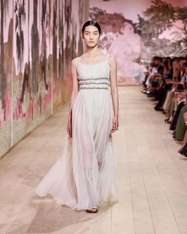 Văn hoá - Xu hướng tóc lộng lẫy từ sàn diễn Haute Couture Thu Đông 2023 (Hình 2).