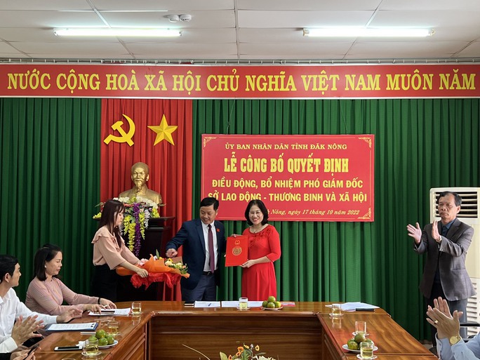 Xã hội - Tin tức 24h qua: Thông tin mới vụ Phó giám đốc sở xin nghỉ hưu ngay tại lễ bổ nhiệm