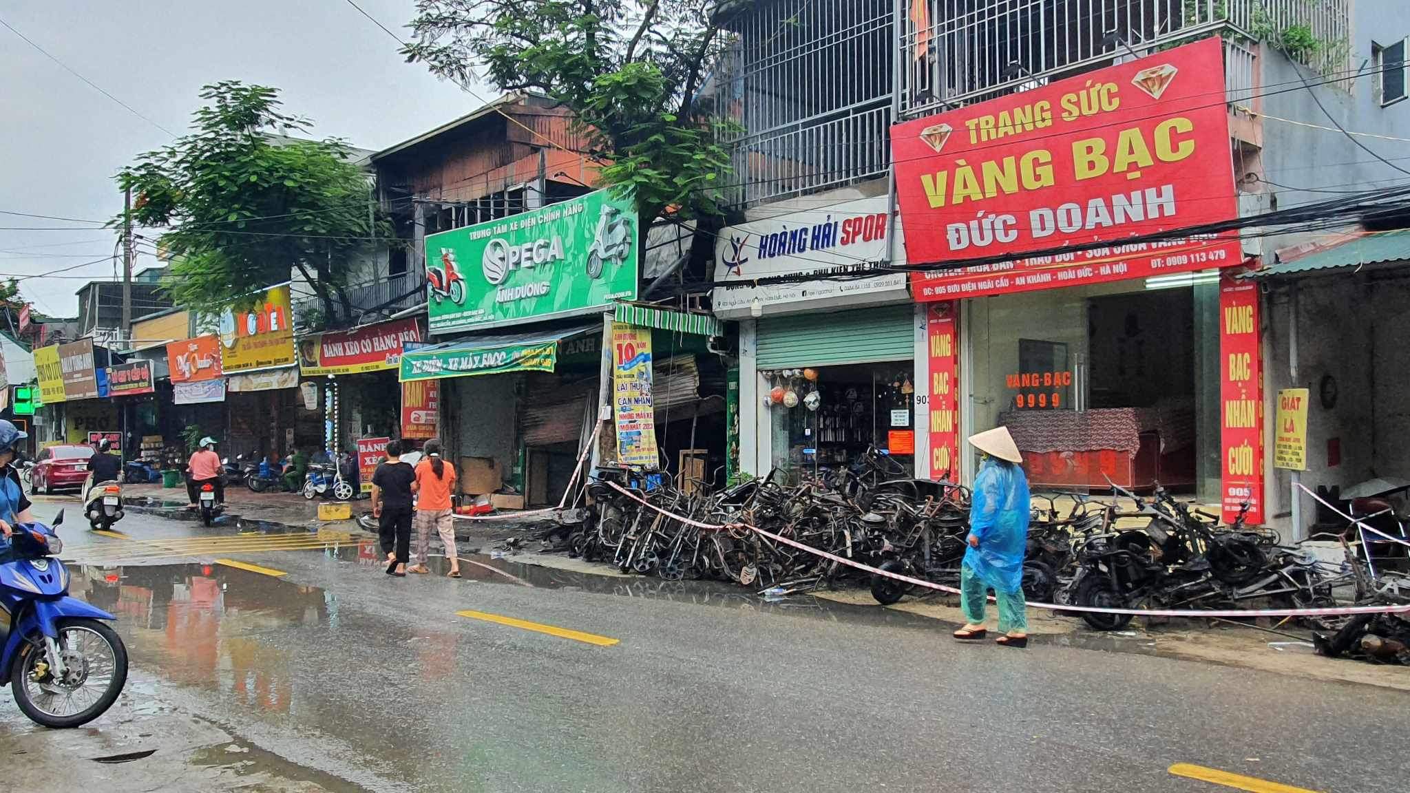 Không nên bỏ lỡ - Hiện trường vụ cháy nhà khiến 3 người trong một gia đình tử vong (Hình 6).