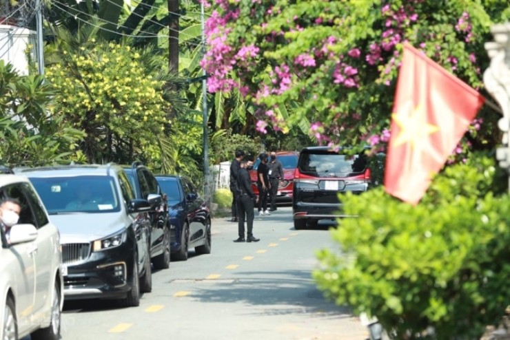 Văn hoá - Shark Bình đưa xế sang đi hỏi cưới Phương Oanh, chủ tịch HN FC ngồi xe 83 tỷ rước Hoa hậu (Hình 8).