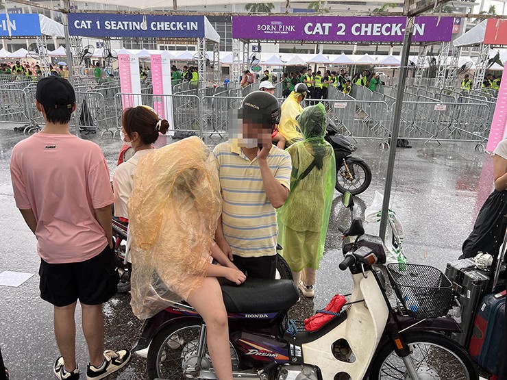 Giải trí - Concert Blackpink tại Hà Nội: Bố tiết kiệm tiền mua vé cho con gái