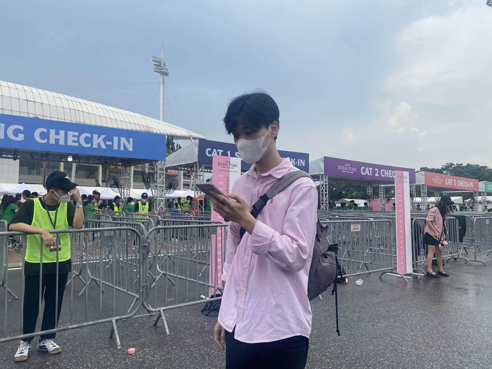 Giải trí - Concert Blackpink tại Hà Nội: Bố tiết kiệm tiền mua vé cho con gái (Hình 2).