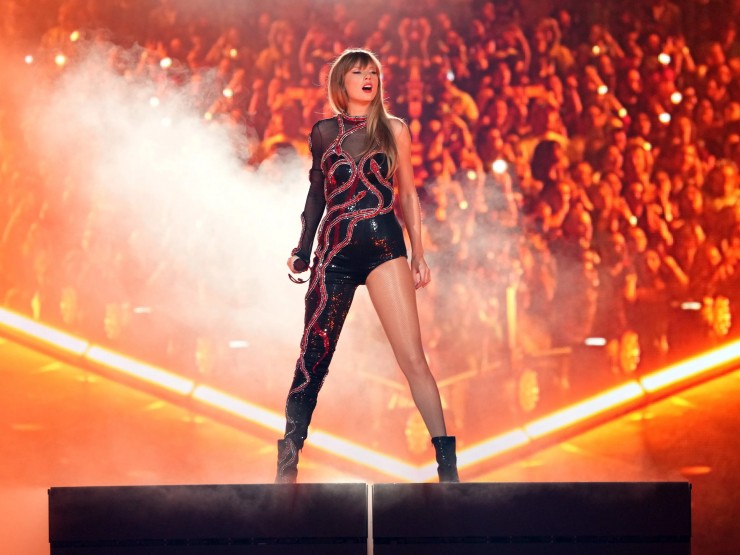 Văn hoá - Taylor Swift thu hàng tỷ USD, "gây chấn động" với "The Eras Tour"