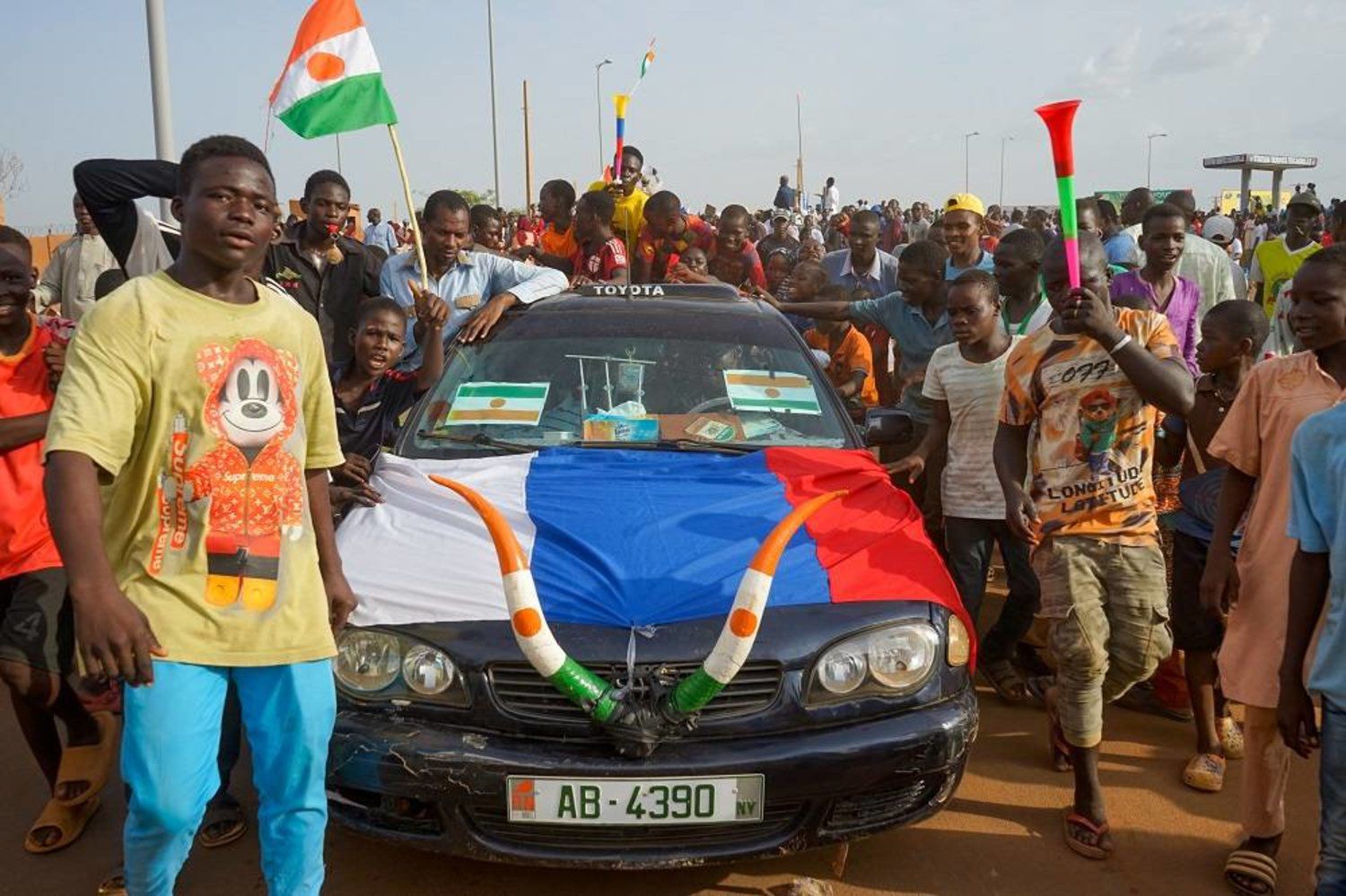 Thế giới - Niger: Hàng trăm người biểu tình dọa chiếm căn cứ quân sự, Đại sứ quán Pháp