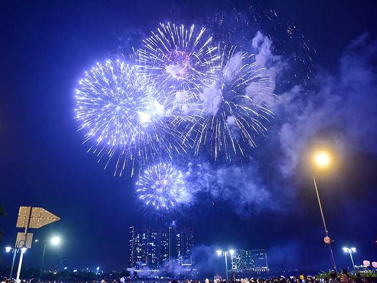 Bình Thuận tổ chức bắn pháo hoa tầm thấp dịp 2/9 và nhiều hoạt động vui chơi thu hút khách du lịch- Ảnh 2. Cấm xe nhiều tuyến đường ở trung tâm TP.HCM để bắn pháo hoa dịp lễ 2/9