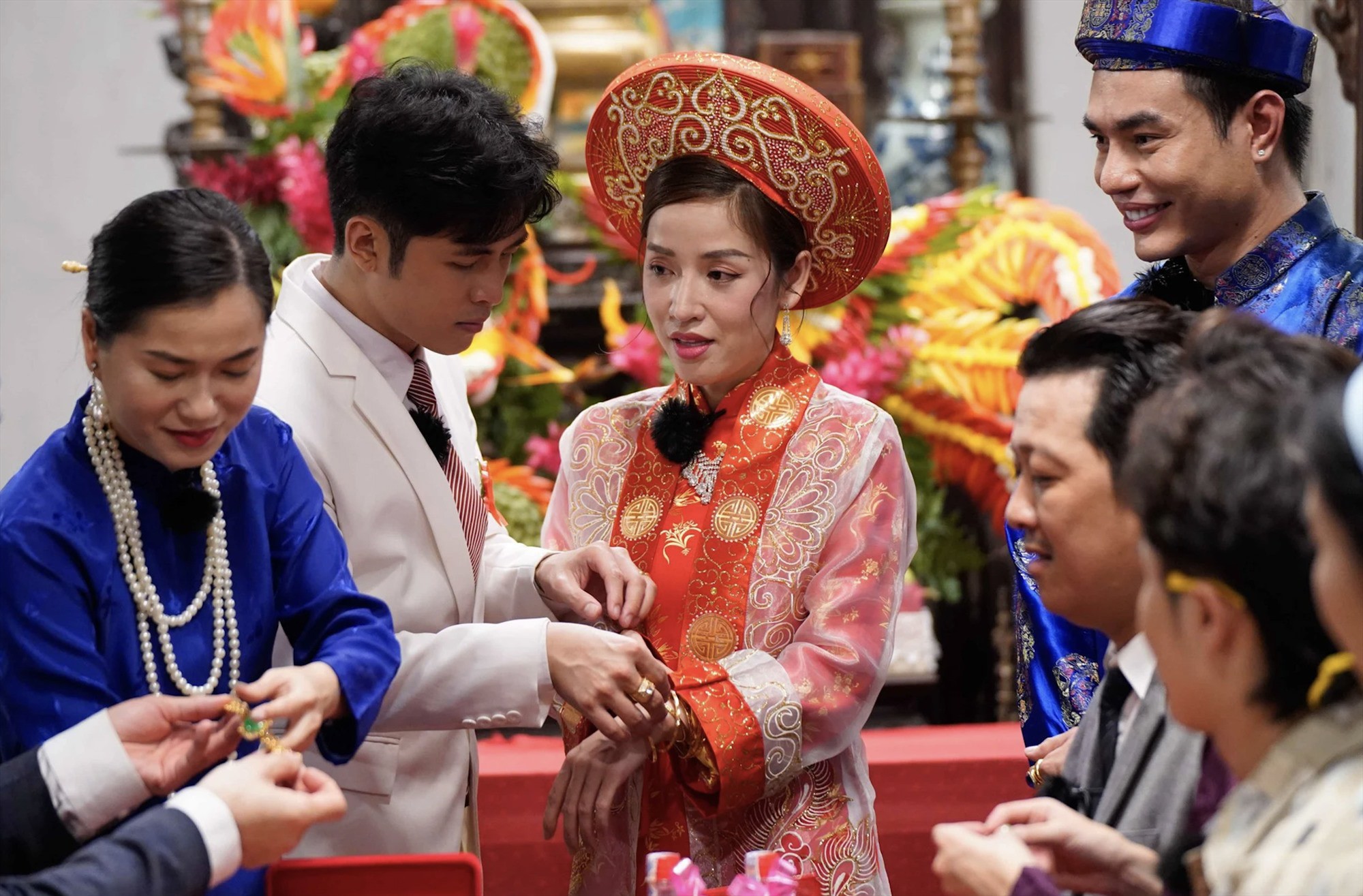 Văn hoá - Loạt đồ đôi "tình bể bình" của Puka - Gin Tuấn Kiệt (Hình 2).