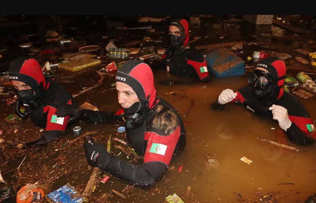 Thế giới - Thảm họa vỡ đập Libya: Phóng viên hé lộ điều ám ảnh nhất (Hình 2).