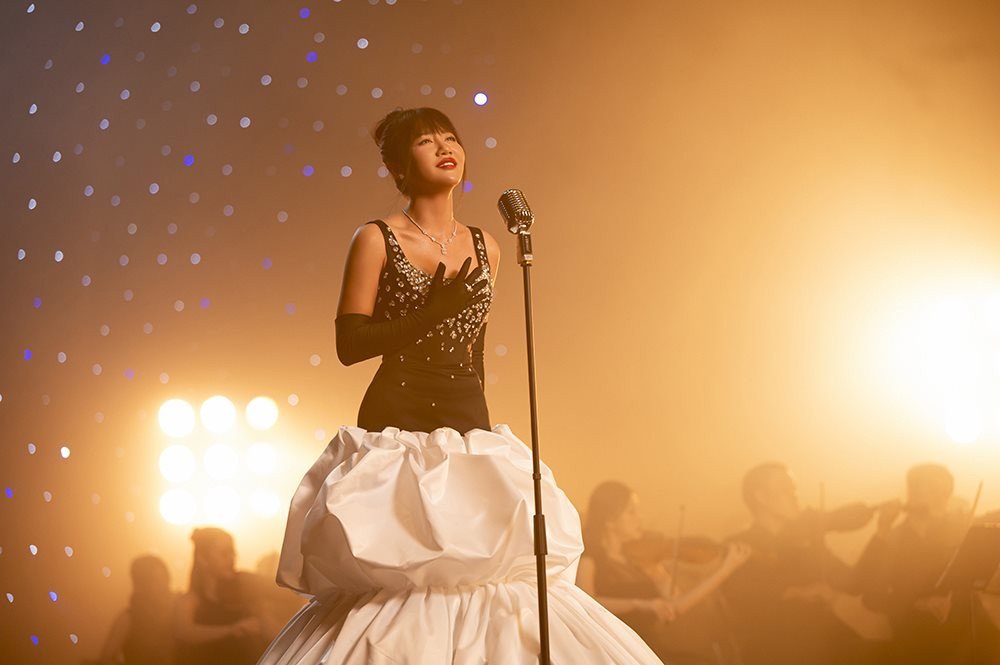 Giải trí - Văn Mai Hương “lột xác” sau 13 năm vào showbiz, tự tin đọ sắc "ngọc nữ điện ảnh" (Hình 5).