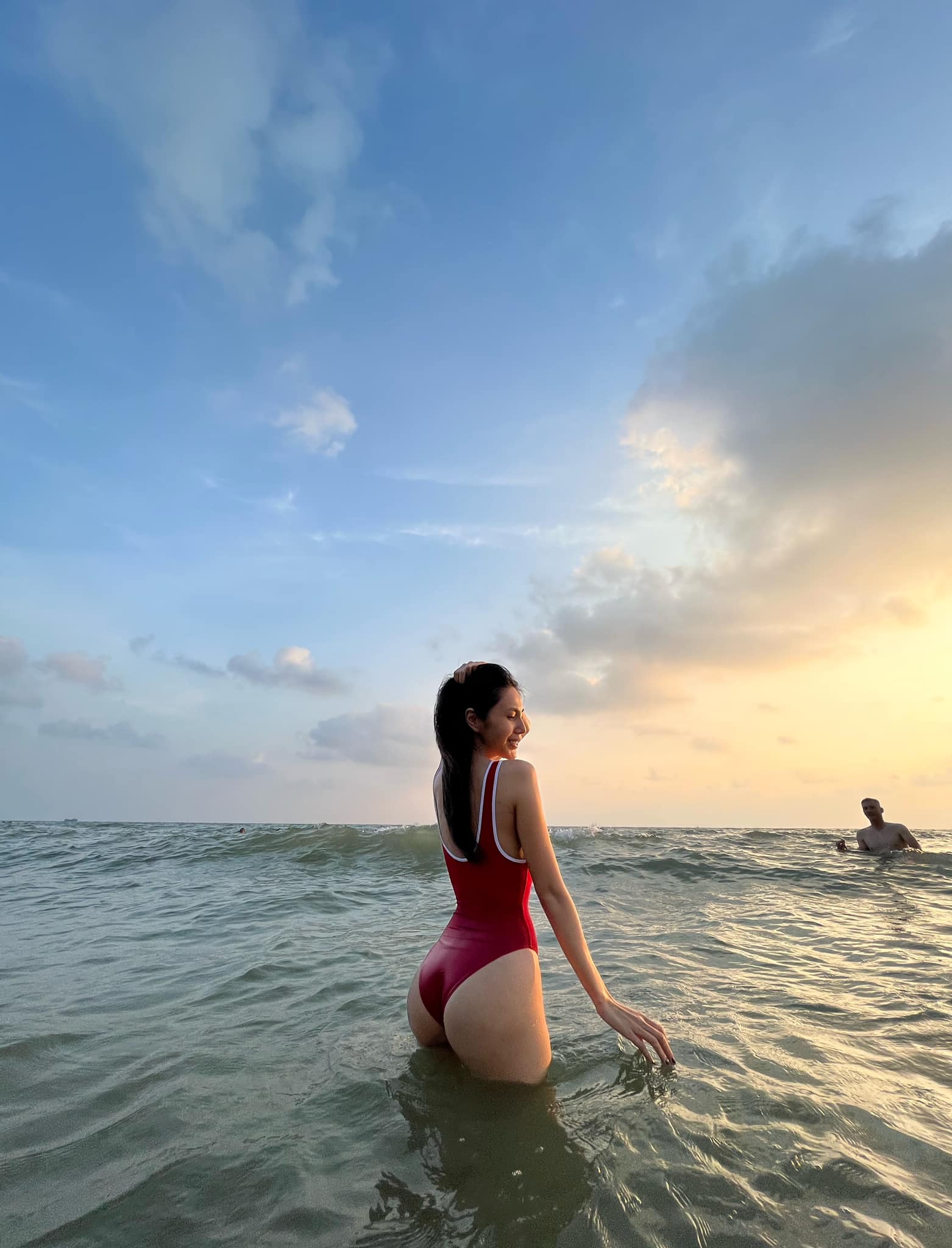 Giải trí - Thủy Tiên lộ vẻ ngoài hoàn toàn lạ lẫm, làn da trắng sứ như "Bạch Tuyết đời thật" (Hình 10).