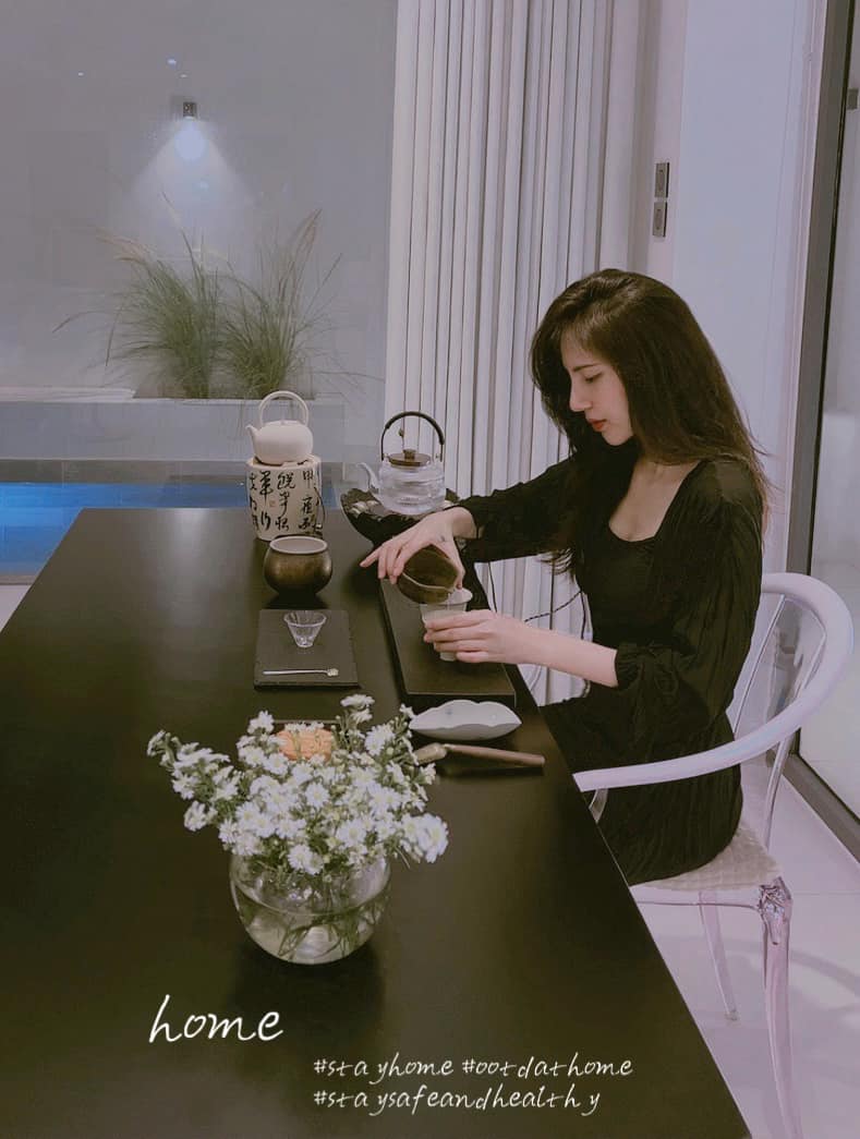 Giải trí - Thủy Tiên lộ vẻ ngoài hoàn toàn lạ lẫm, làn da trắng sứ như "Bạch Tuyết đời thật" (Hình 6).