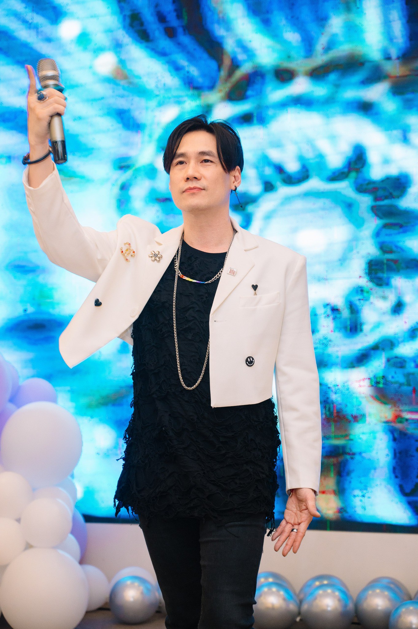 Giải trí - Ca sĩ Khánh Phương nói gì khi bị phong tỏa tài sản tại Lâm Đồng?