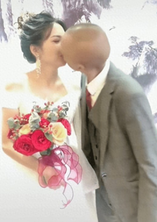 Đời sống - Chú rể 'xấu lạ' cưới được cô dâu xinh như diễn viên (Hình 2).