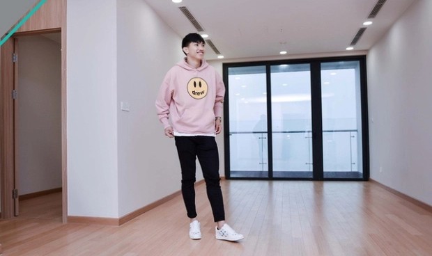 Giải trí - Căn hộ 'tiền tỷ' của Đoàn Văn Hậu: View nhìn triệu đô, có góc để đồ chơi trăm triệu (Hình 2).