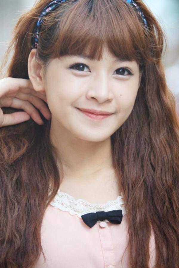 Giải trí - 'Sắc nước hương trời' nhưng Chi Pu cũng từng phải 'dao kéo' mới được như hiện tại (Hình 5).