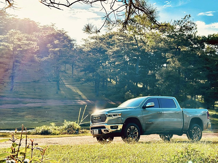 Chính sách - Phí đăng ký biển số xe bán tải cỡ lớn tăng thành 20 triệu đồng tại Hà Nội và TP.HCM