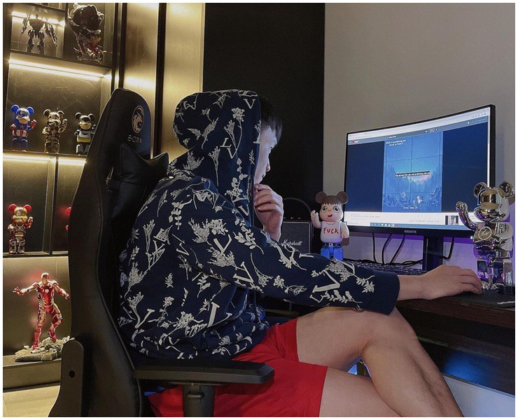 Giải trí - 'Tay chơi' mới nổi trong làng cầu thủ Việt: Tậu xế sang hơn 11 tỷ, đồng hồ gần 2 tỷ (Hình 5).