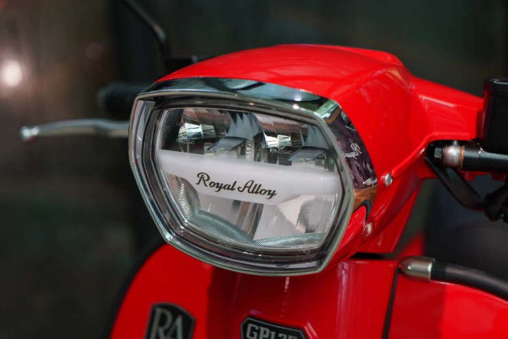 Công nghệ - Royal Alloy Youth Edition 2024 - dòng xe ga thiết kế 'lộ cơ' độc đáo thách thức SH, Vespa (Hình 3).