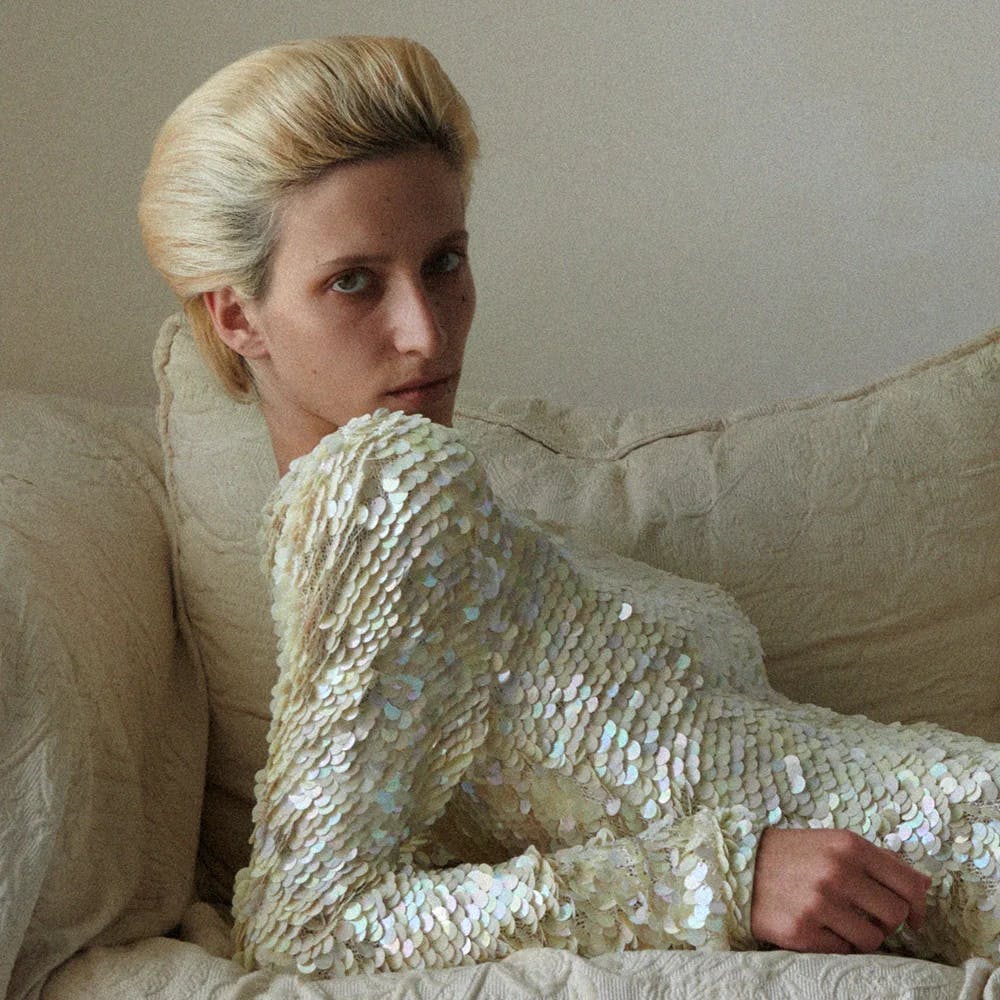 Công nghệ - Phoebe Philo ra mắt bộ sưu tập đầu tay 2 màu trắng đen đẹp thanh lịch (Hình 14).