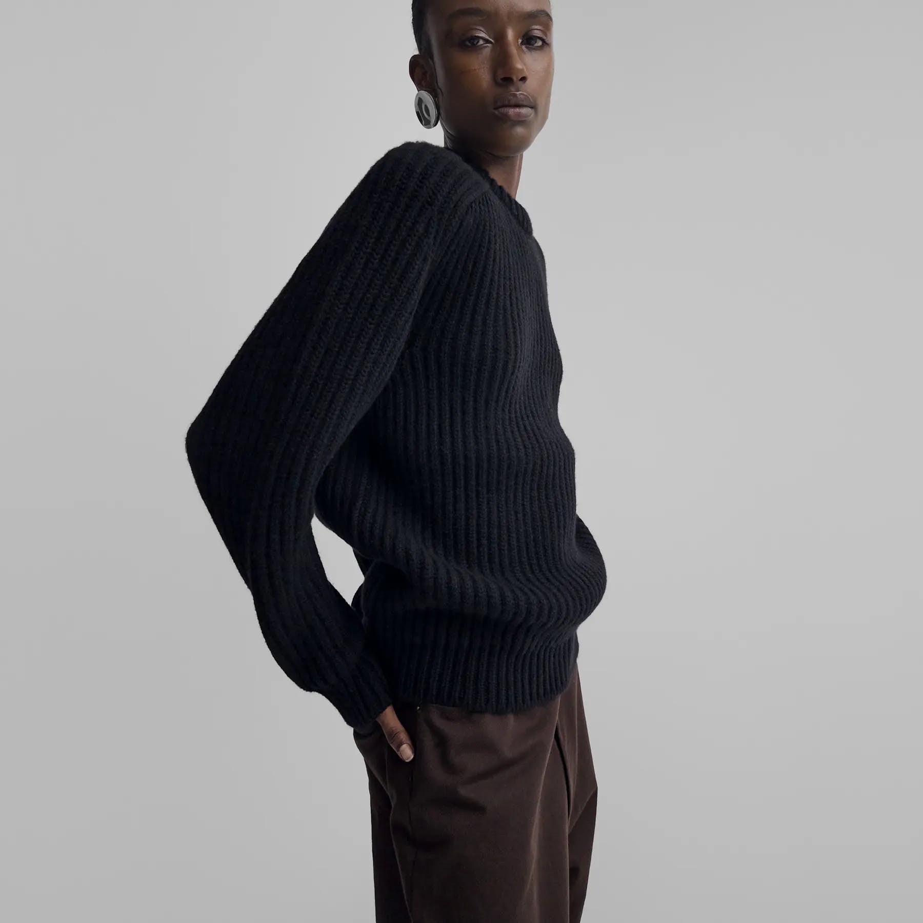 Công nghệ - Phoebe Philo ra mắt bộ sưu tập đầu tay 2 màu trắng đen đẹp thanh lịch (Hình 10).