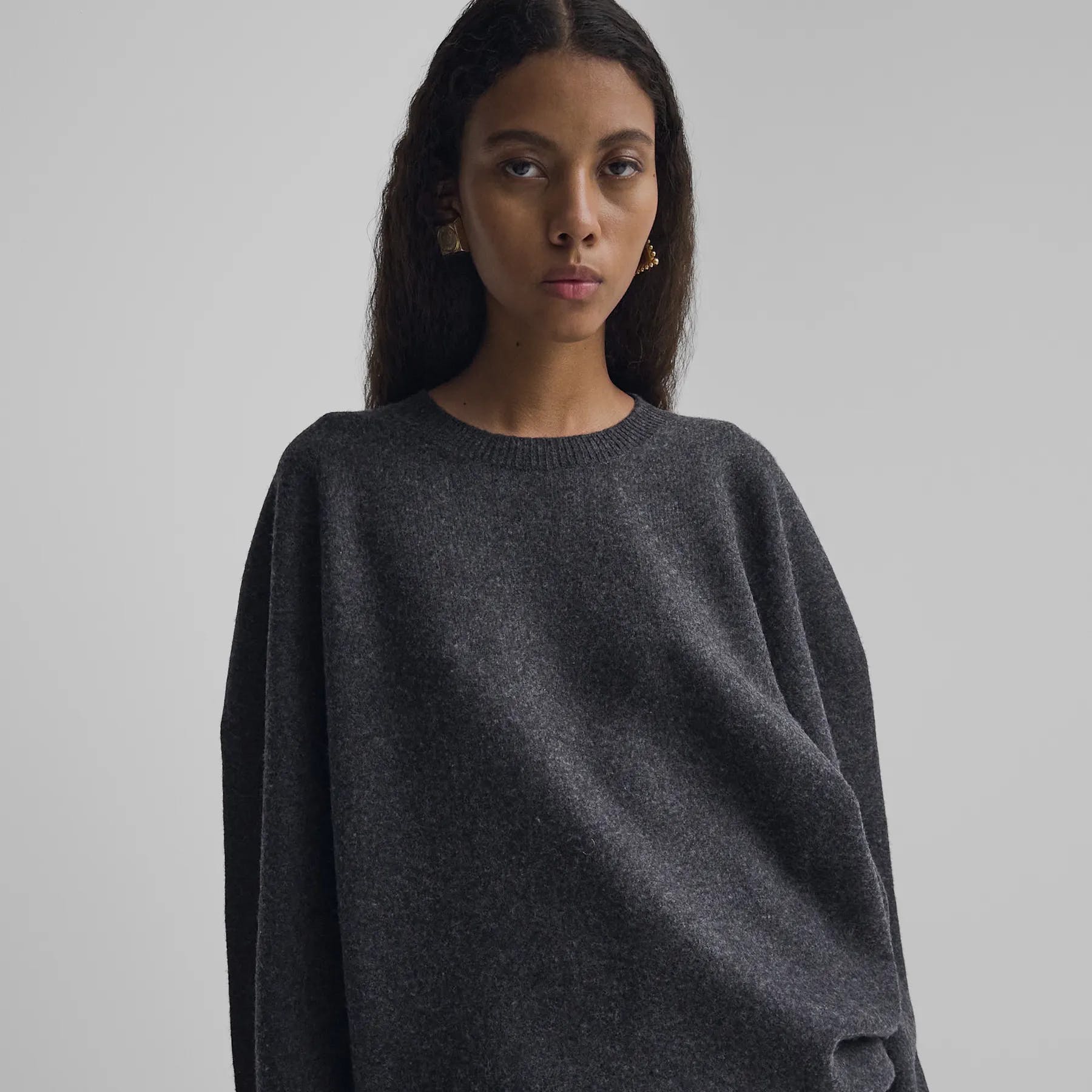 Công nghệ - Phoebe Philo ra mắt bộ sưu tập đầu tay 2 màu trắng đen đẹp thanh lịch (Hình 8).