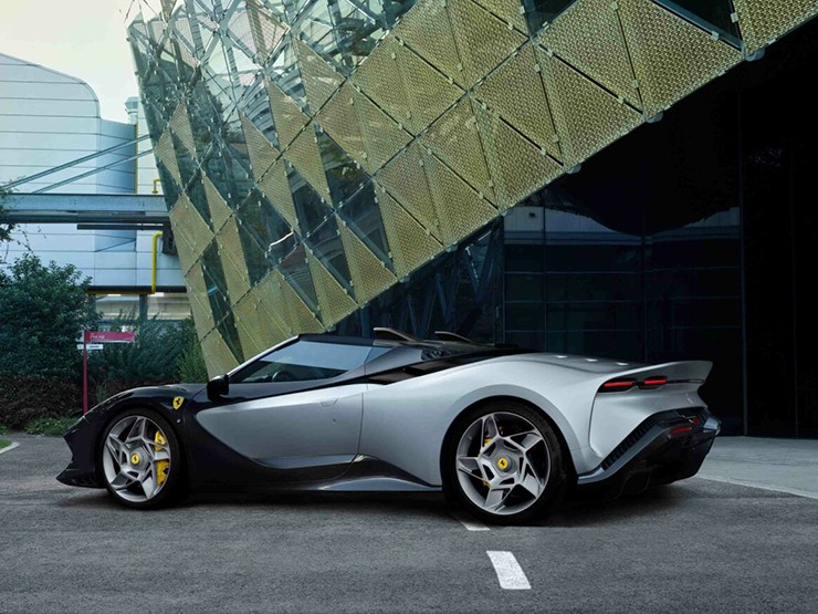 Không nên bỏ lỡ - Siêu phẩm triệu đô Ferrari SP-8 độc bản chính thức xuất xưởng (Hình 2).