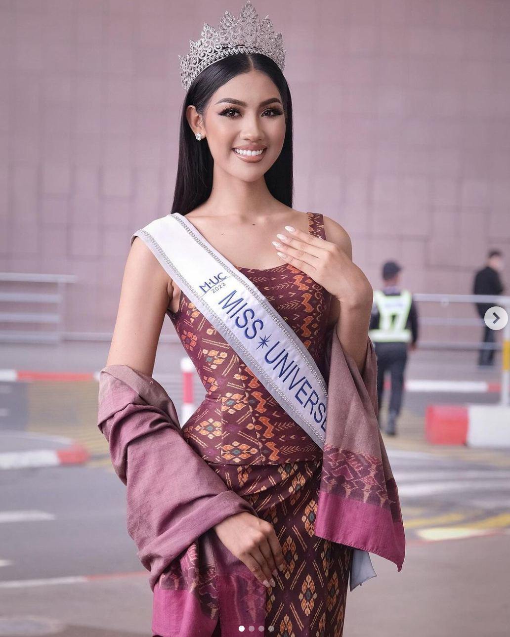 Giải trí - Mỹ nhân Campuchia cao gần 1,8m, mặt đẹp cực 'Tây', nổi trội tại Miss Universe (Hình 2).