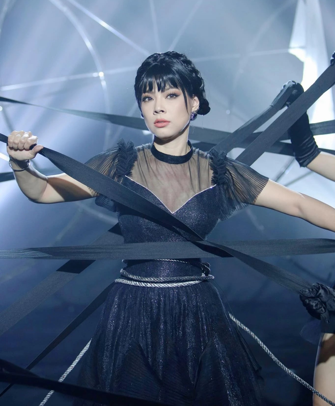 Giải trí - 'Búp bê' Thanh Thảo gây tranh cãi khi hát lại bản hit của Văn Mai Hương (Hình 2).