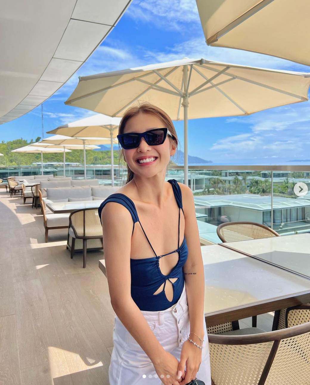 Giải trí - Đường cong khiêm tốn, nữ diễn viên VTV mặc váy xẻ quyến rũ vẫn hút 2 triệu người theo dõi (Hình 4).