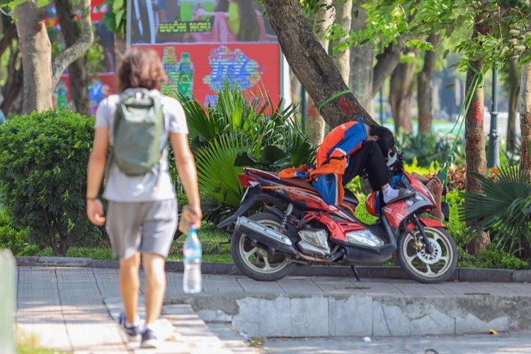 Dân sinh - Chiết khấu tăng lên gần 40% lại ế khách, tài xế xe công nghệ “ngậm bồ hòn làm ngọt” (Hình 3).