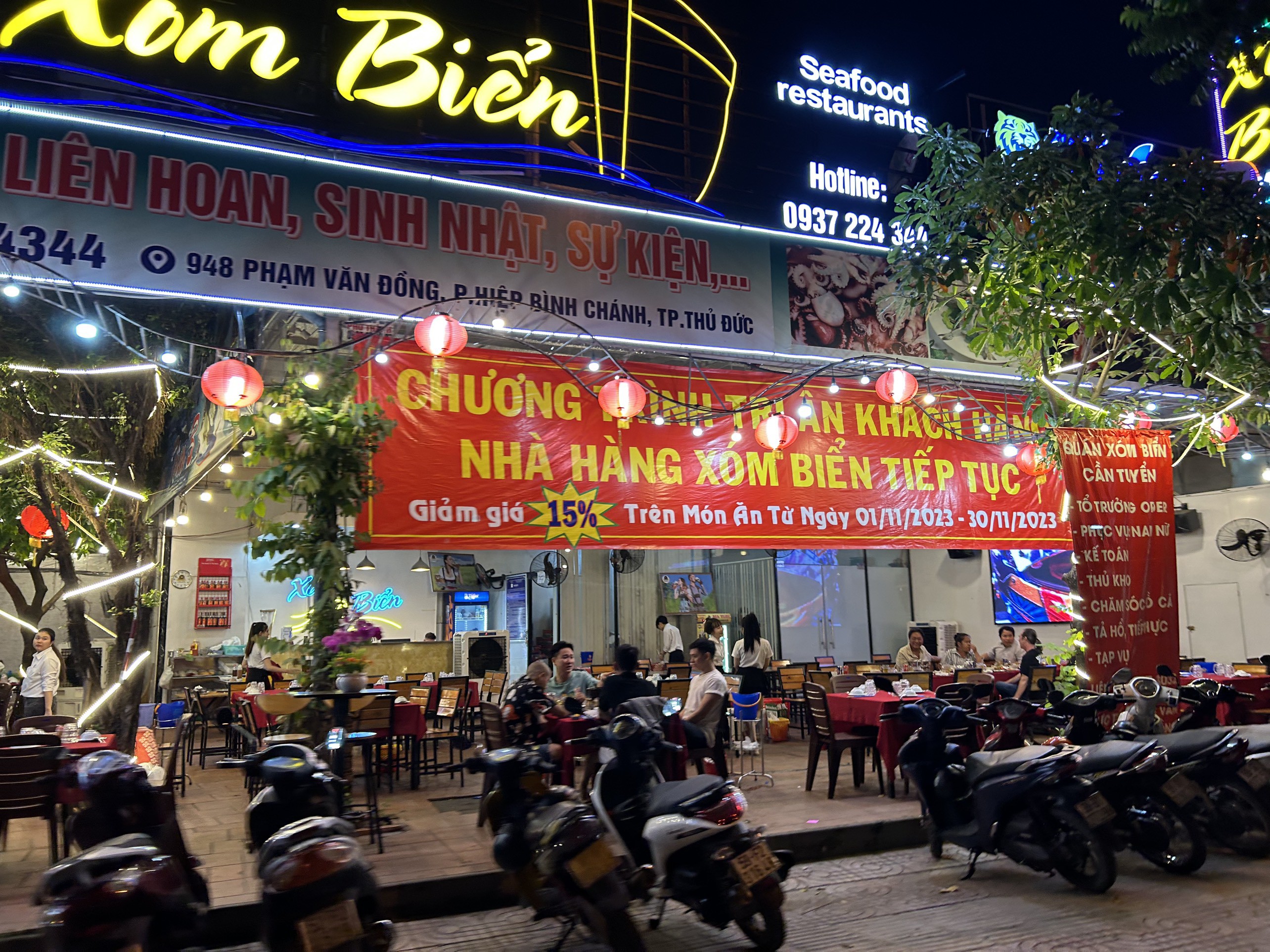 Dân sinh - Hình ảnh bất ngờ tại “con đường ăn uống” ở TP.HCM ngày cuối tuần (Hình 11).