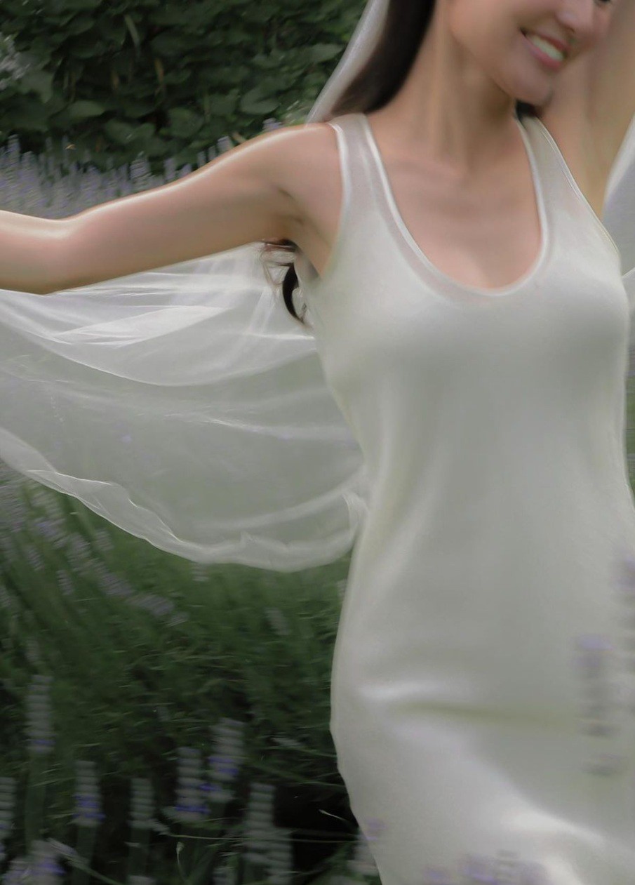 Giải trí - Diễm My 9X đẹp trong veo với váy cưới (Hình 4).