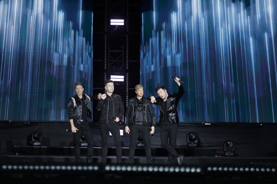 Giải trí - Đêm nhạc Westlife hút 15.000 người: Nhiều khán giả bức xúc vì vé 4 triệu “thua xa” vé 600 nghìn (Hình 6).