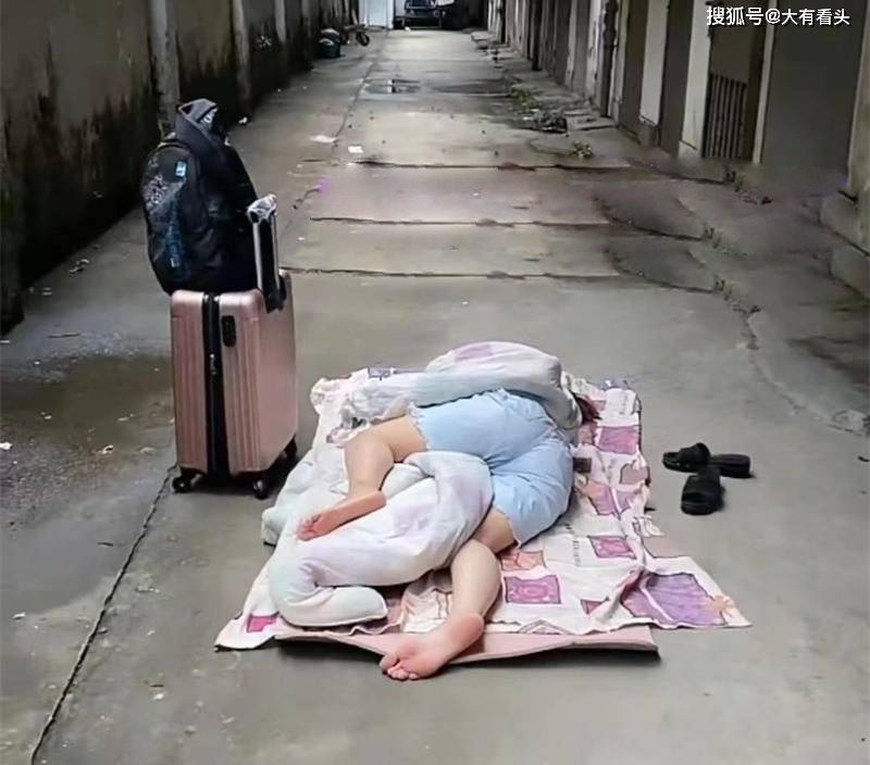 Đời sống - Mãi không có người yêu, cô gái 28 tuổi bị bố mẹ đuổi ra khỏi nhà