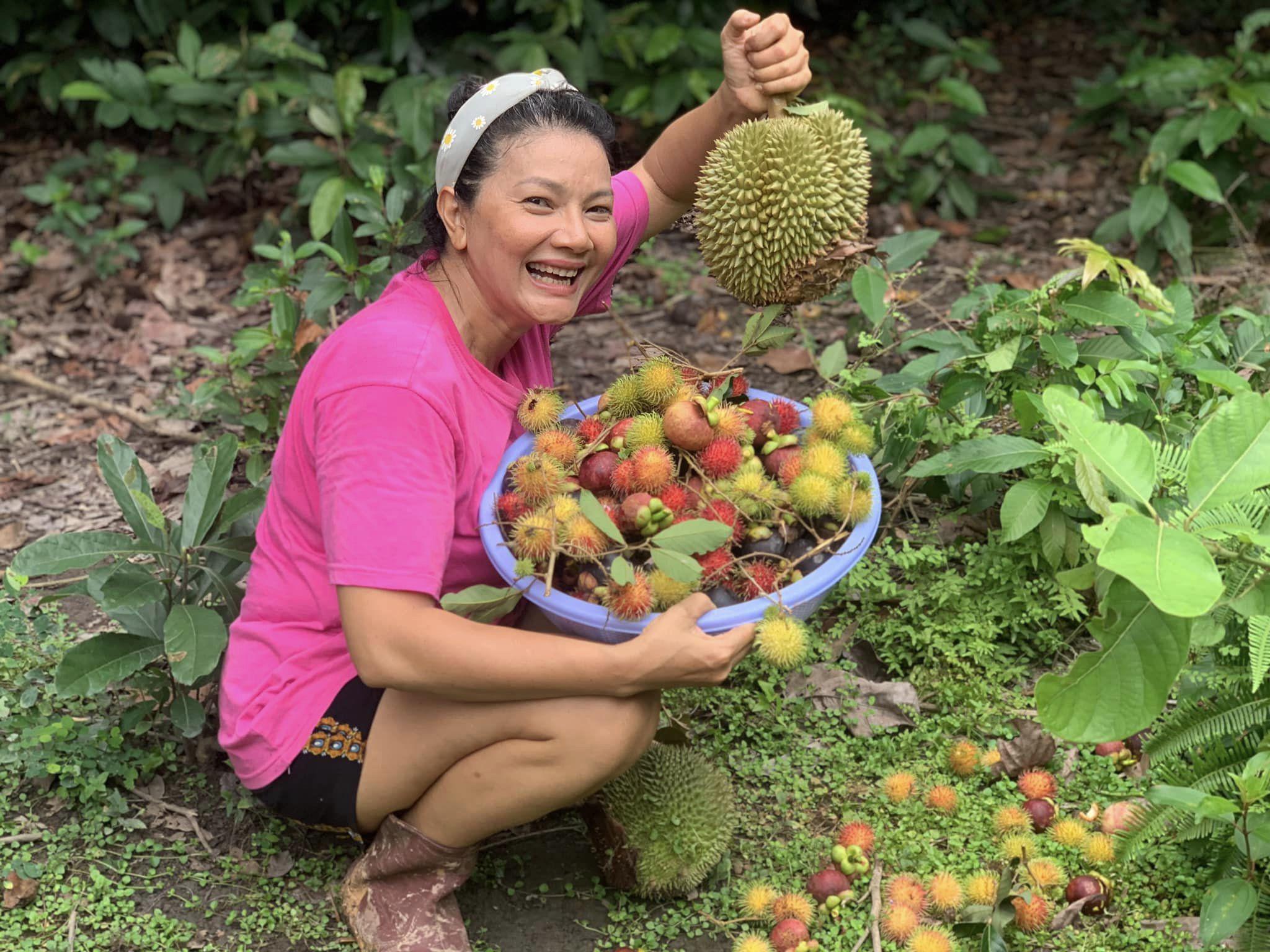 Giải trí - 'Nữ hoàng cảnh nóng' tình trường trắc trở, giờ bình yên bên cơ ngơi 5.000 m2 (Hình 5).