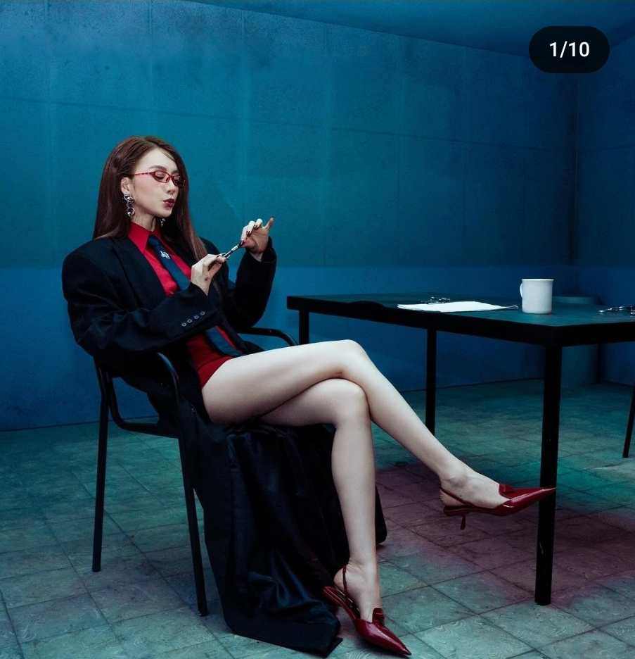 Giải trí - Showbiz Việt có cặp chị em 'chân thẳng như thước kẻ', cùng mê style váy ngắn (Hình 3).