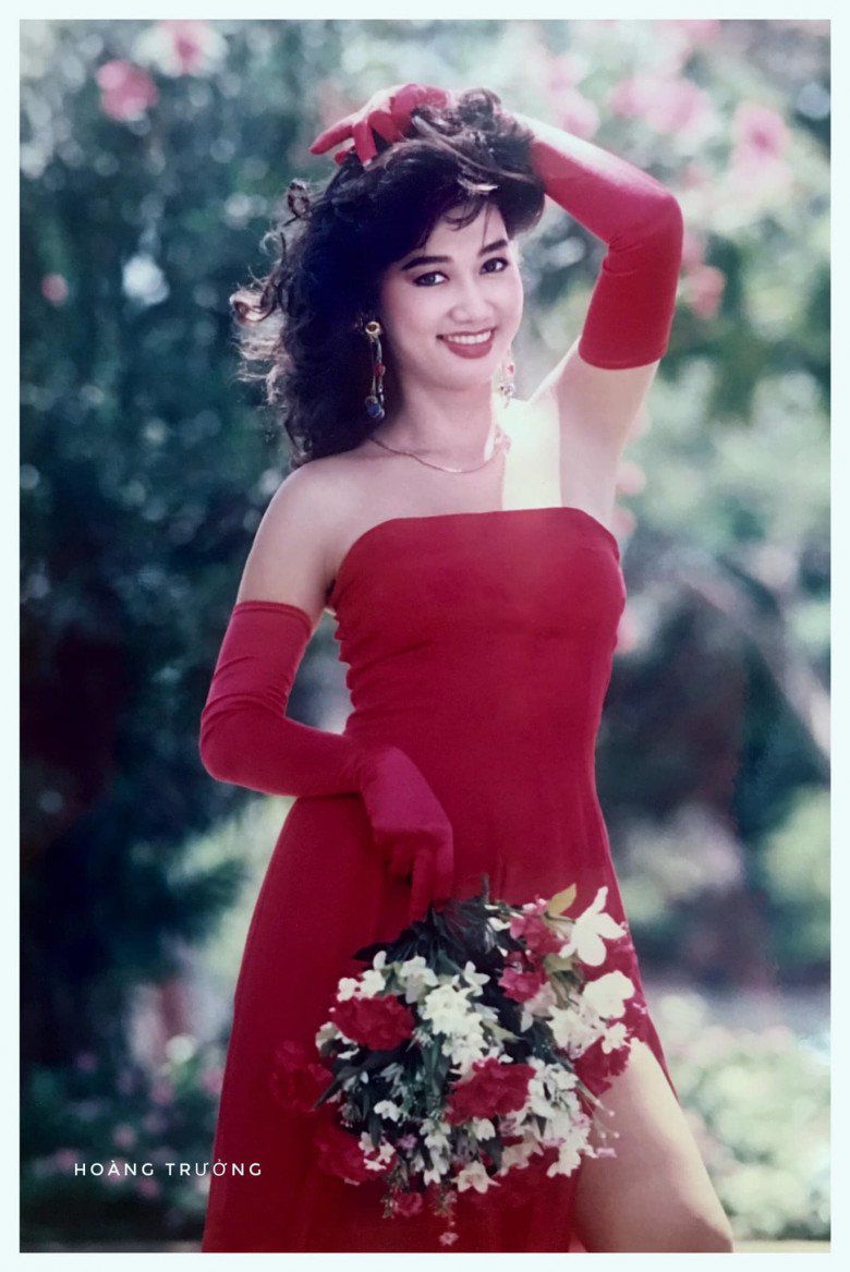 Giải trí - 'Nữ hoàng ảnh lịch' U60 đi biển toàn mê đồ xuyên thấu, khoe dáng đẹp như gái đôi mươi